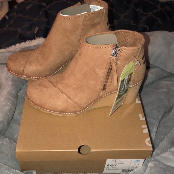 toffee microfiber women's avery booties